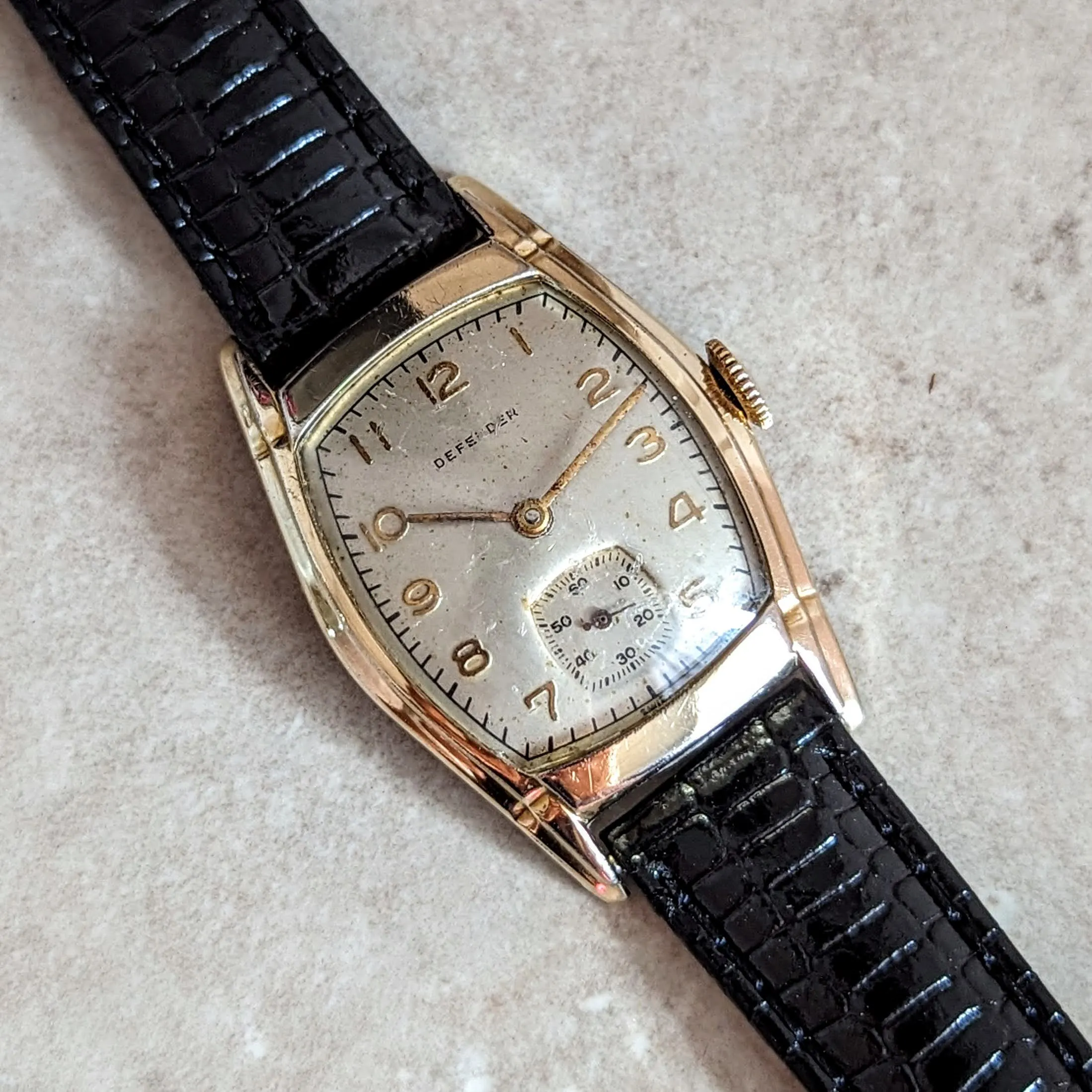 1940s DEFENDER Mechanical Wristwatch 17 Jewels Swiss Made Vintage Watch